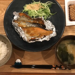 鮭のホイル焼き定食